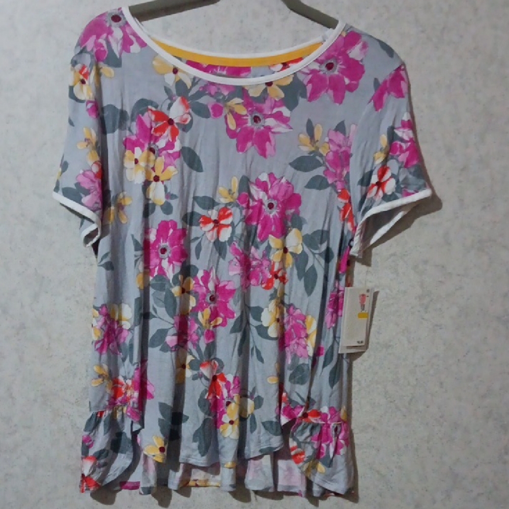 Kensie Pink and Gray Ruffled Short Sleeve Tee